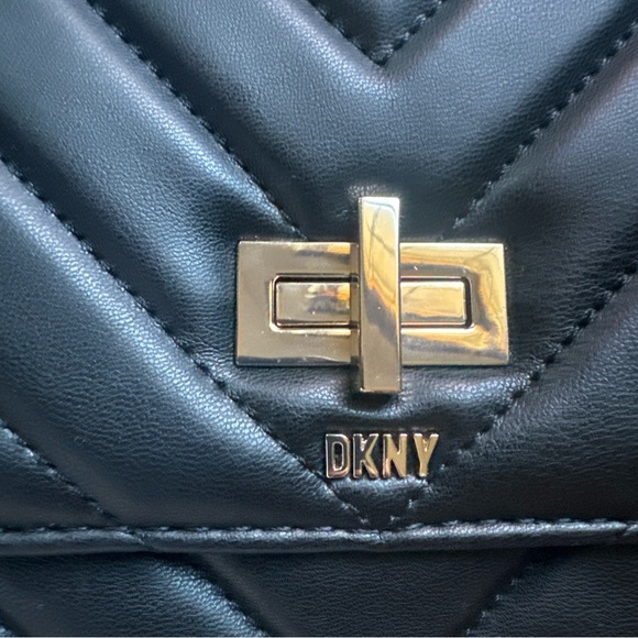 NWT DKNY VERONICA LG Crossbody Quilted Flap Shoulder Bag Chain Strap - Picture 9 of 16